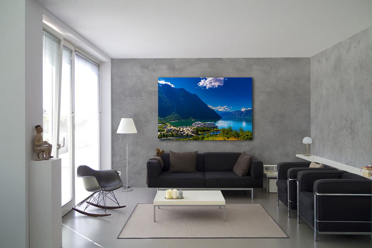 Wandbild AIDAmar in der Fjordlandschaft