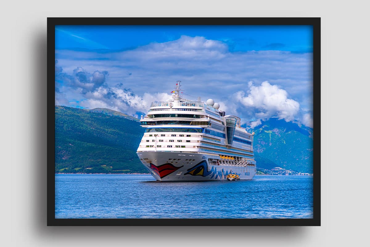 Wandbild AIDAmar im Sognefjord