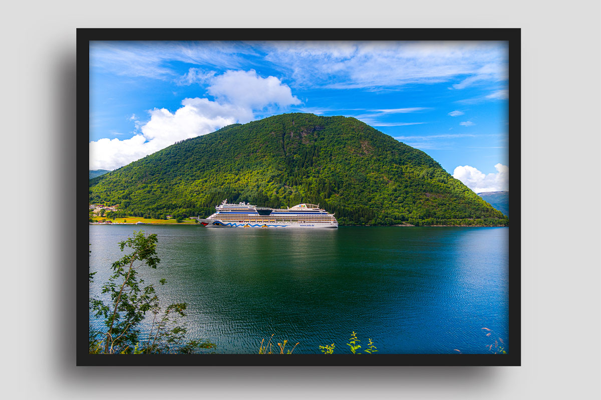 Wandbild AIDAmar Vikøyri Norwegen