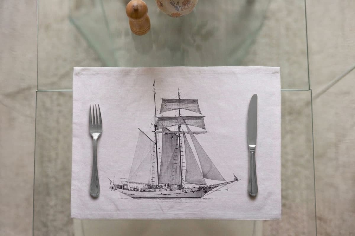 001-tischset-j-r-tolkien-vor-warnemuende2-cs-905118 Tischset J.R. Tolkien vor Warnemünde